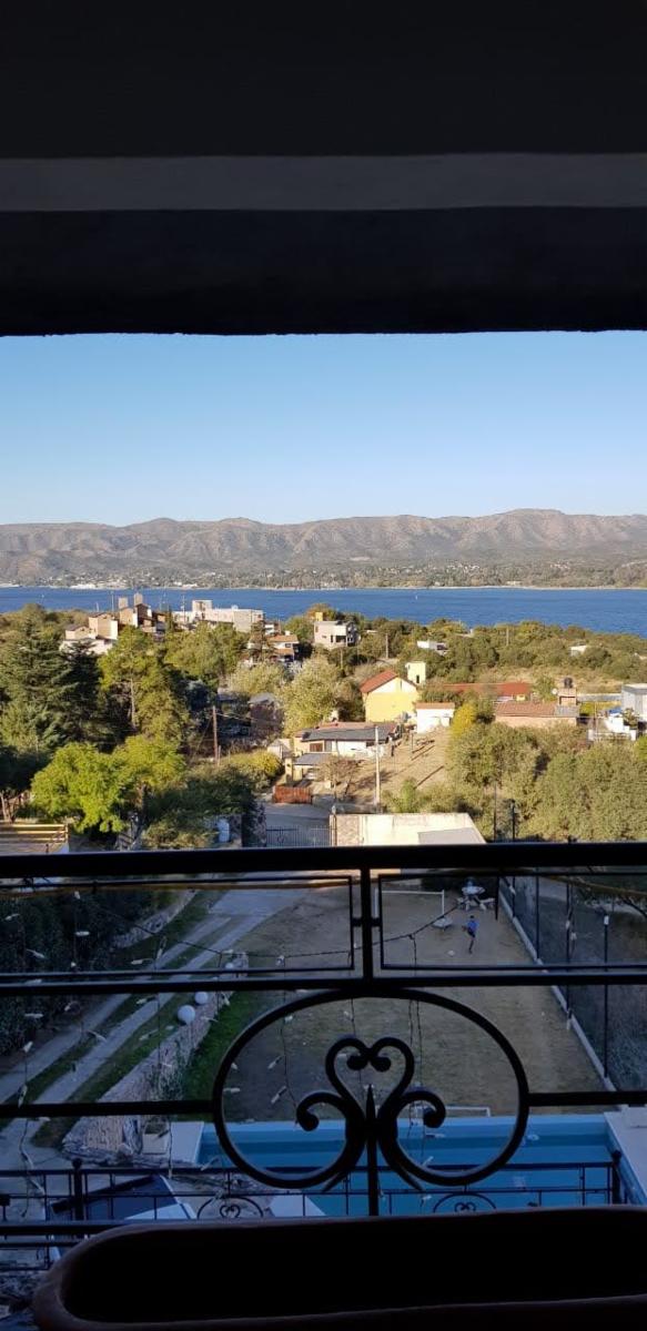 PROPIEDAD DE CATEGORÍA EN BARRIO VILLA DEL LAGO. EXCELENTE CALIDAD DE CONSTRUCCIÓN. VISUALES PANORÁMICAS — foto 12