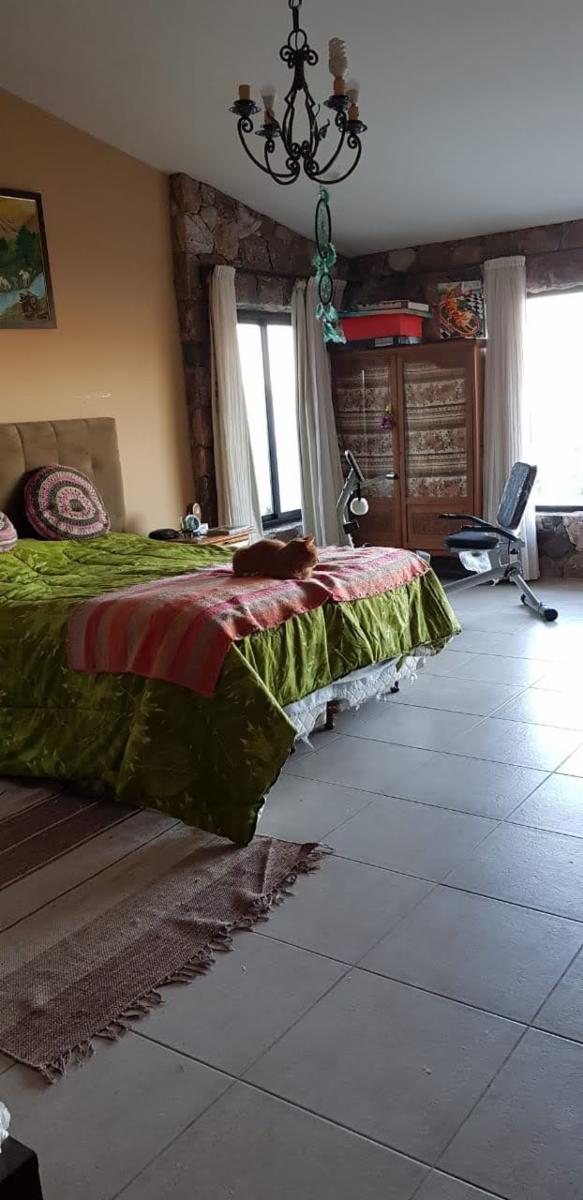 PROPIEDAD DE CATEGORÍA EN BARRIO VILLA DEL LAGO. EXCELENTE CALIDAD DE CONSTRUCCIÓN. VISUALES PANORÁMICAS — foto 14