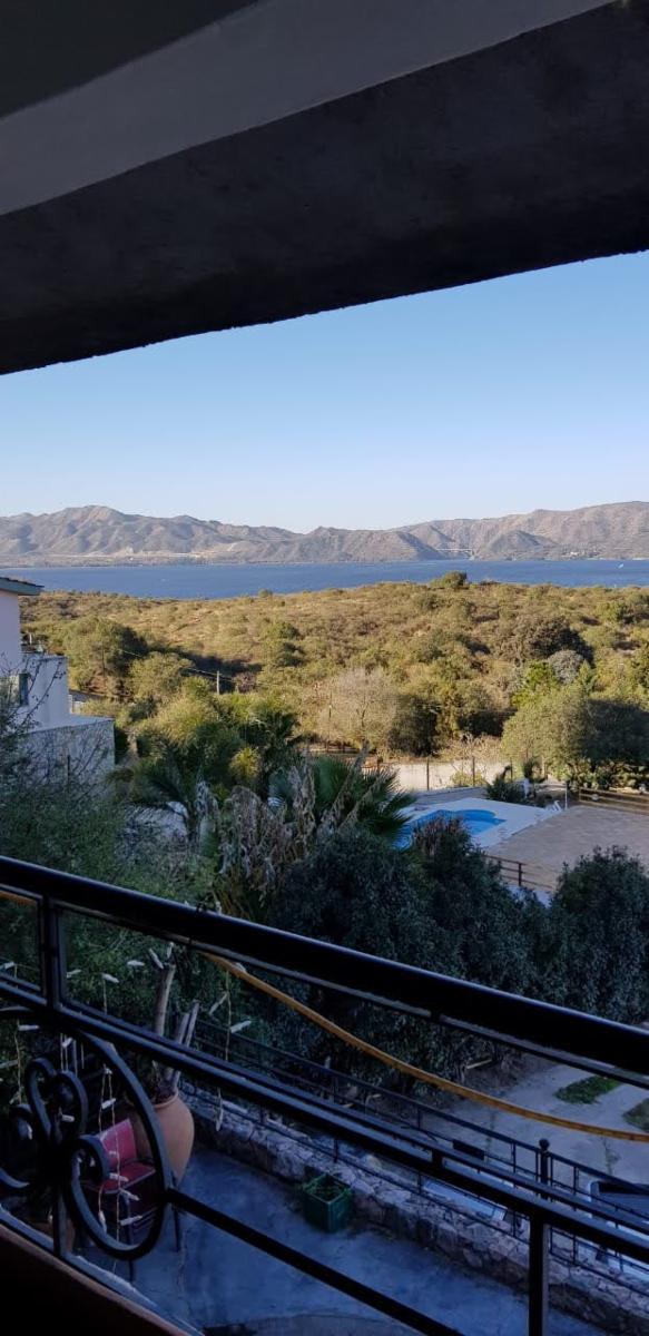 PROPIEDAD DE CATEGORÍA EN BARRIO VILLA DEL LAGO. EXCELENTE CALIDAD DE CONSTRUCCIÓN. VISUALES PANORÁMICAS — foto 15