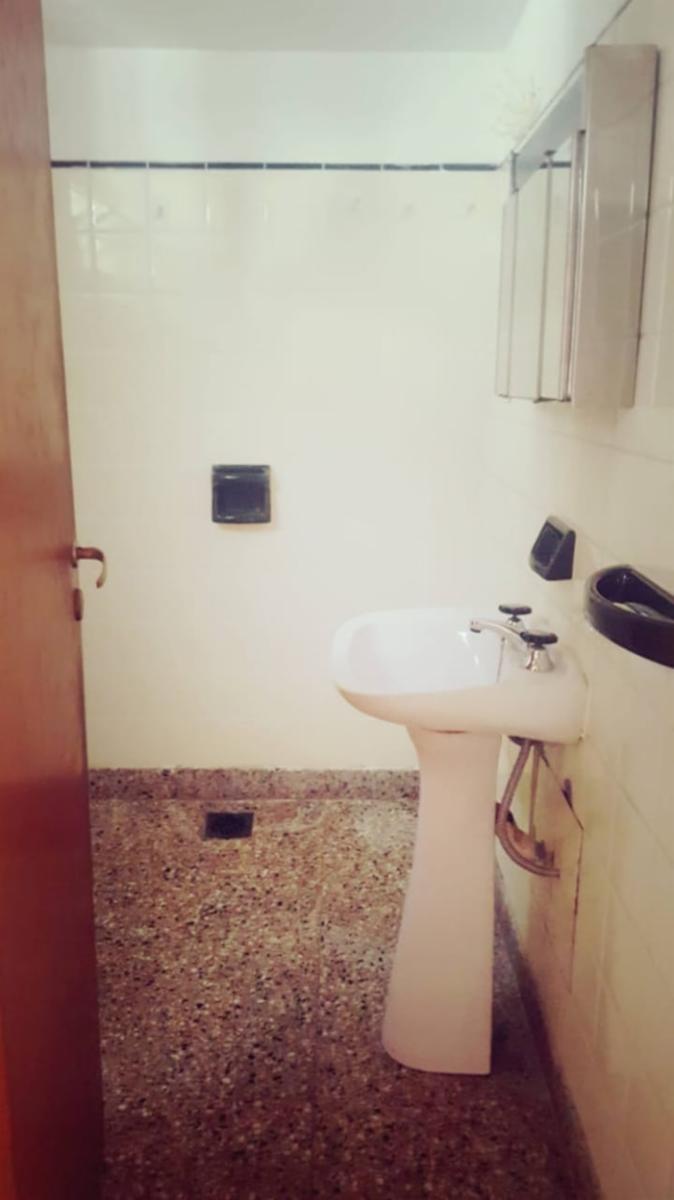DEPARTAMENTO EN ZONA CENTRO DOS DORMITORIOS Y PATIO — foto 12