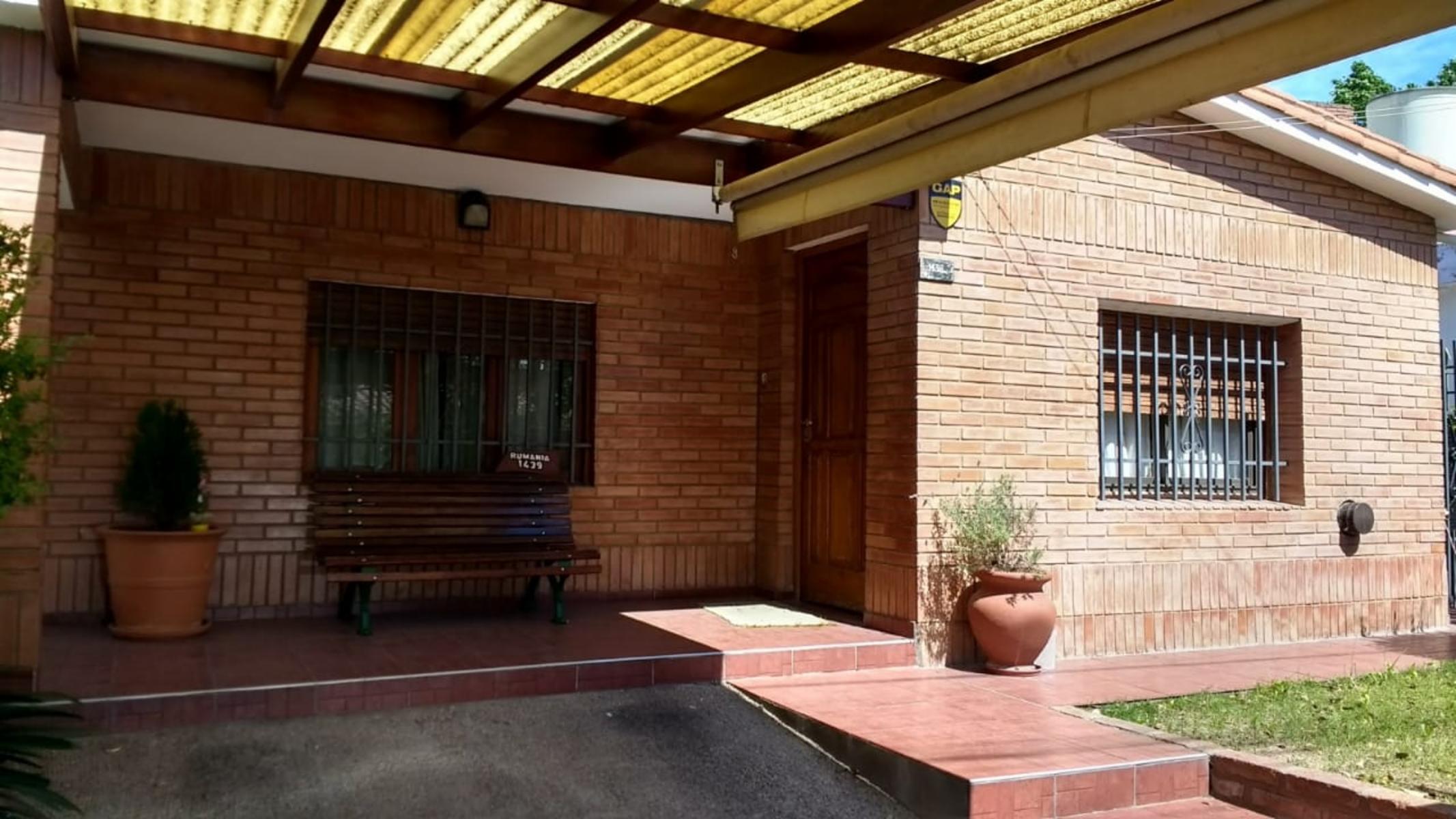 CHALET DOS DORMITORIOS + DEPTO EN BARRIO SOL Y LAGO — foto 2