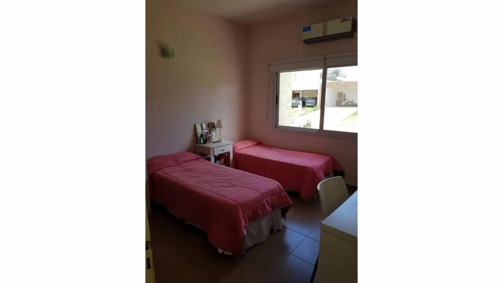 Hermosa casa en Barrio Tejas III . 3 dormtorios. Parque. Piscina — foto 6