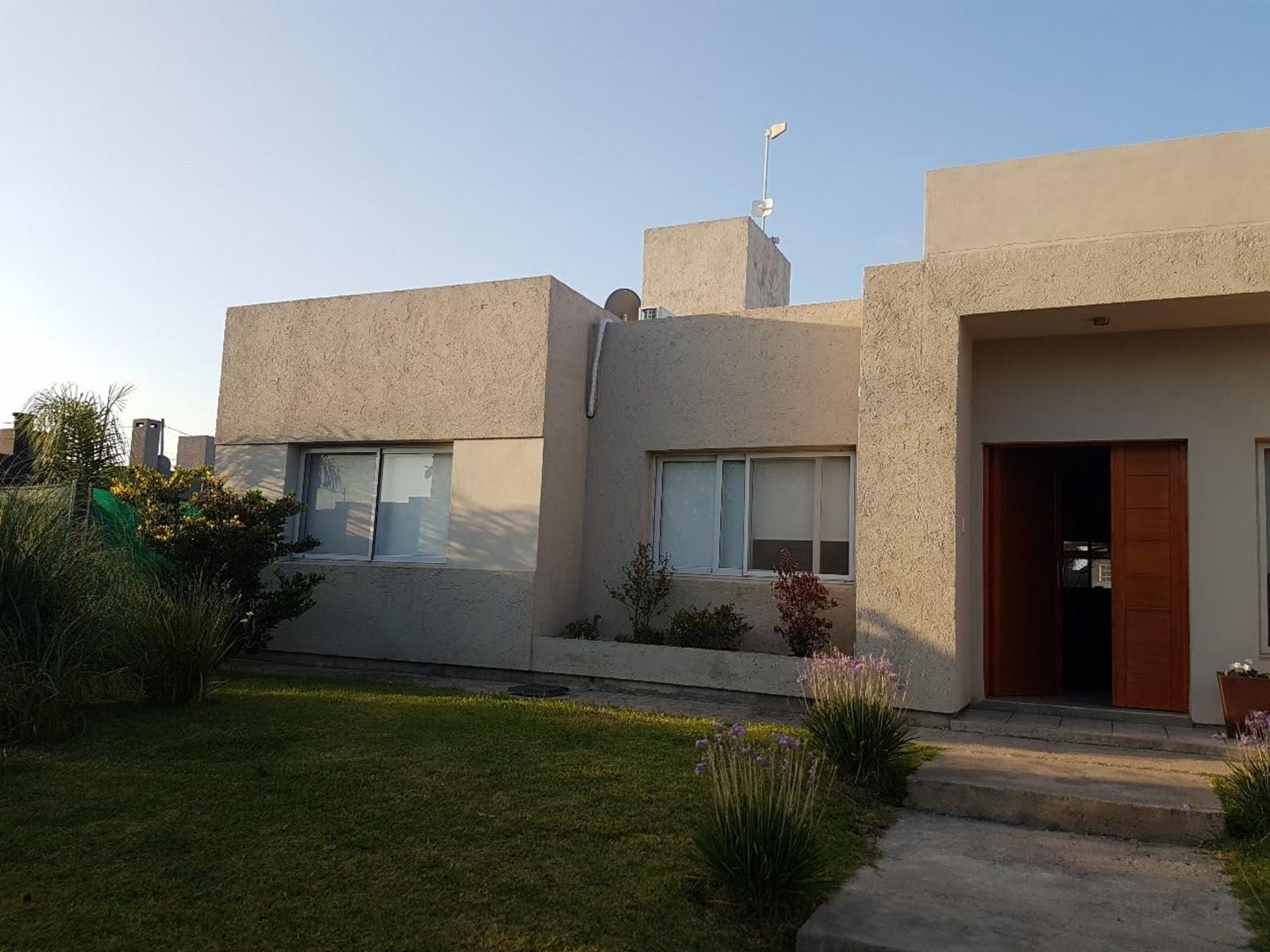 Hermosa casa en Barrio Tejas III . 3 dormtorios. Parque. Piscina — foto 11