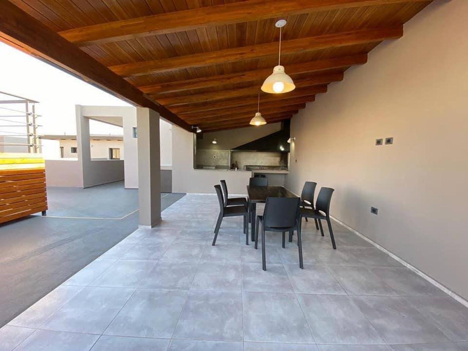 DEPARTAMENTO DE 1° CATEGORIA, ZONA CENTRO. PATIO PROPIO. PISCINA. TERRAZA. SUM — foto 4