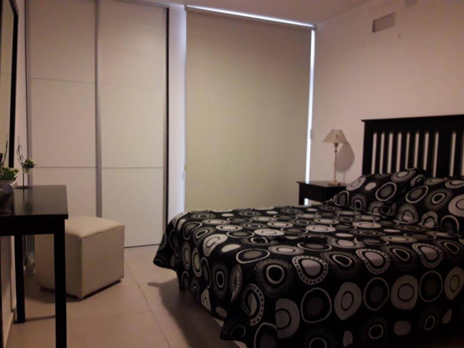 DEPARTAMENTO EN COMPLEJO FRENTE AL LAGO. UN DORMITORIO. PISCINA. GIM. SUM. HERMOSA VISTA AL LAGO — foto 2