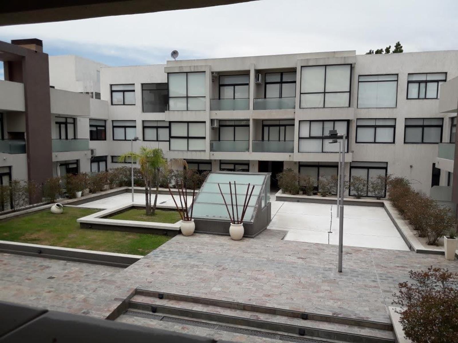 DEPARTAMENTO EN COMPLEJO FRENTE AL LAGO. UN DORMITORIO. PISCINA. GIM. SUM. HERMOSA VISTA AL LAGO — foto 3
