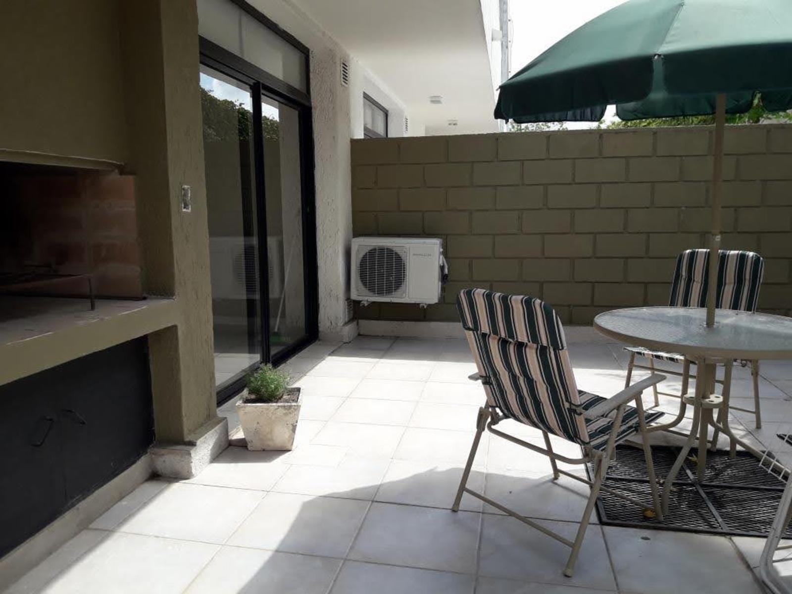 DEPARTAMENTO EN COMPLEJO FRENTE AL LAGO. UN DORMITORIO. PISCINA. GIM. SUM. HERMOSA VISTA AL LAGO — foto 6
