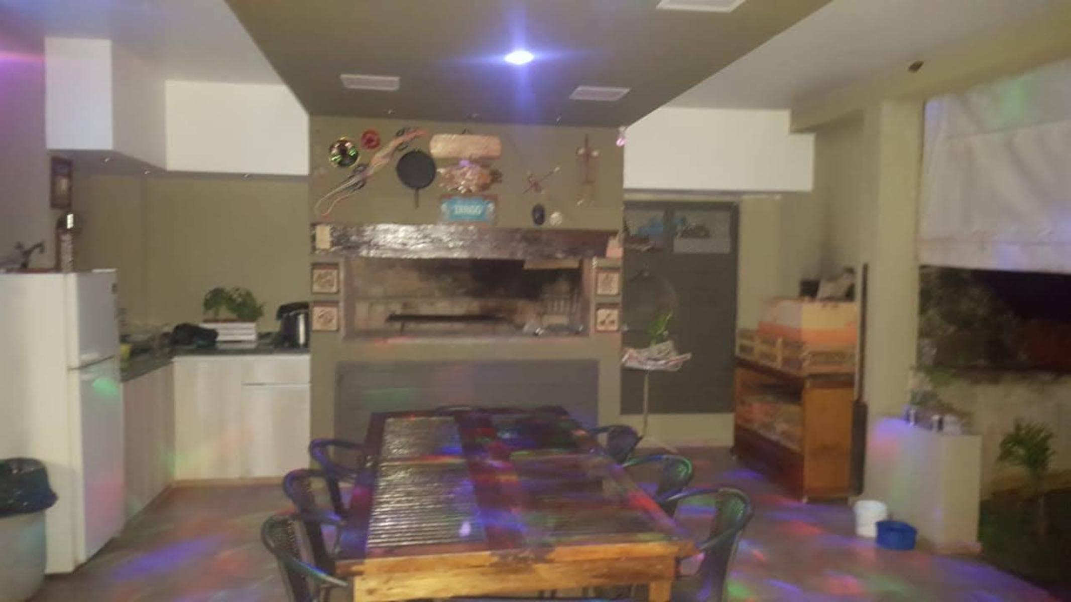 HERMOSO CHALET EN BARRIO CERRADO LOMAS DEL REY. 3 DORMITORIOS + 2 DEPTOS - PARQUE -PSICINA — foto 4