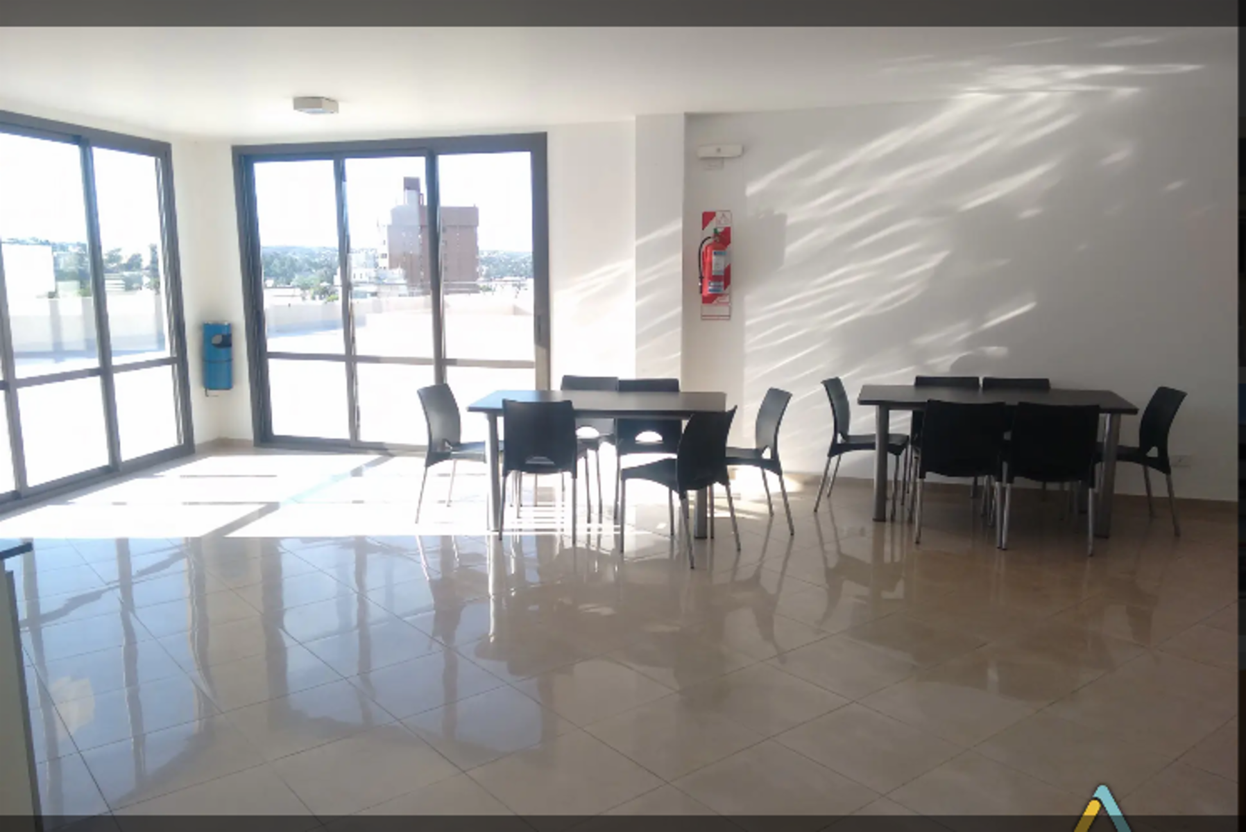 DEPARTAMENTO AMPLIO UN DORM. EDIFICO DE CATEGORIA. PISCINA. SUM. TERRAZA CON VISTA — foto 2