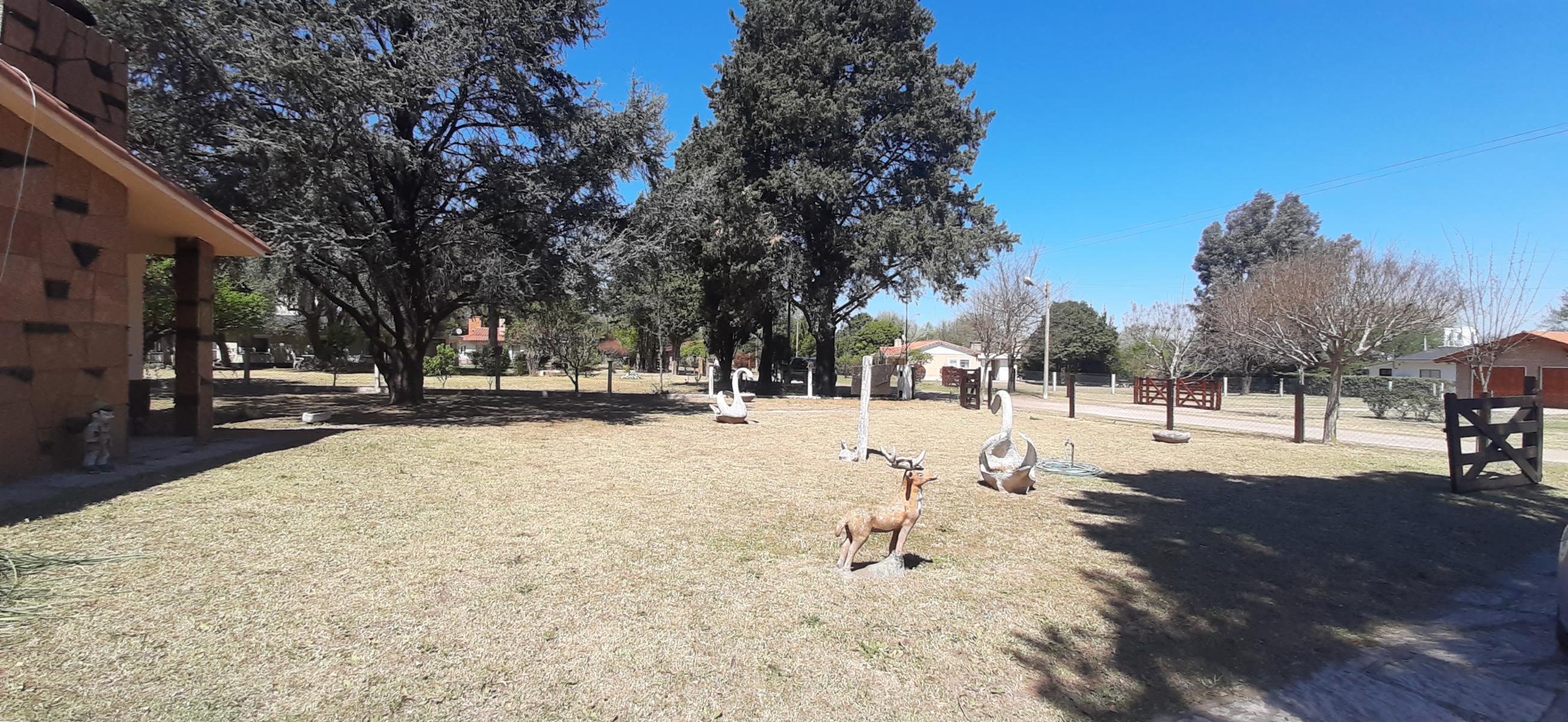 V83 - CASA 3 DORMITORIOS CON GRAN PARQUE Y PISCINA. — foto 4
