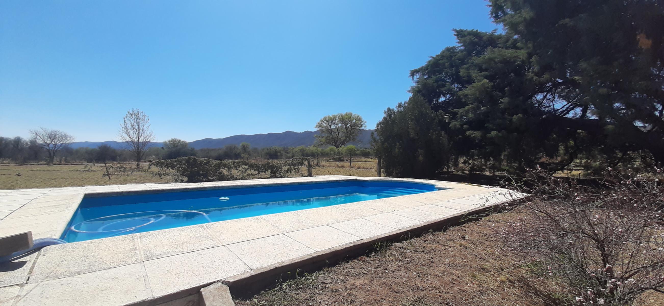 V83 - CASA 3 DORMITORIOS CON GRAN PARQUE Y PISCINA. — foto 8
