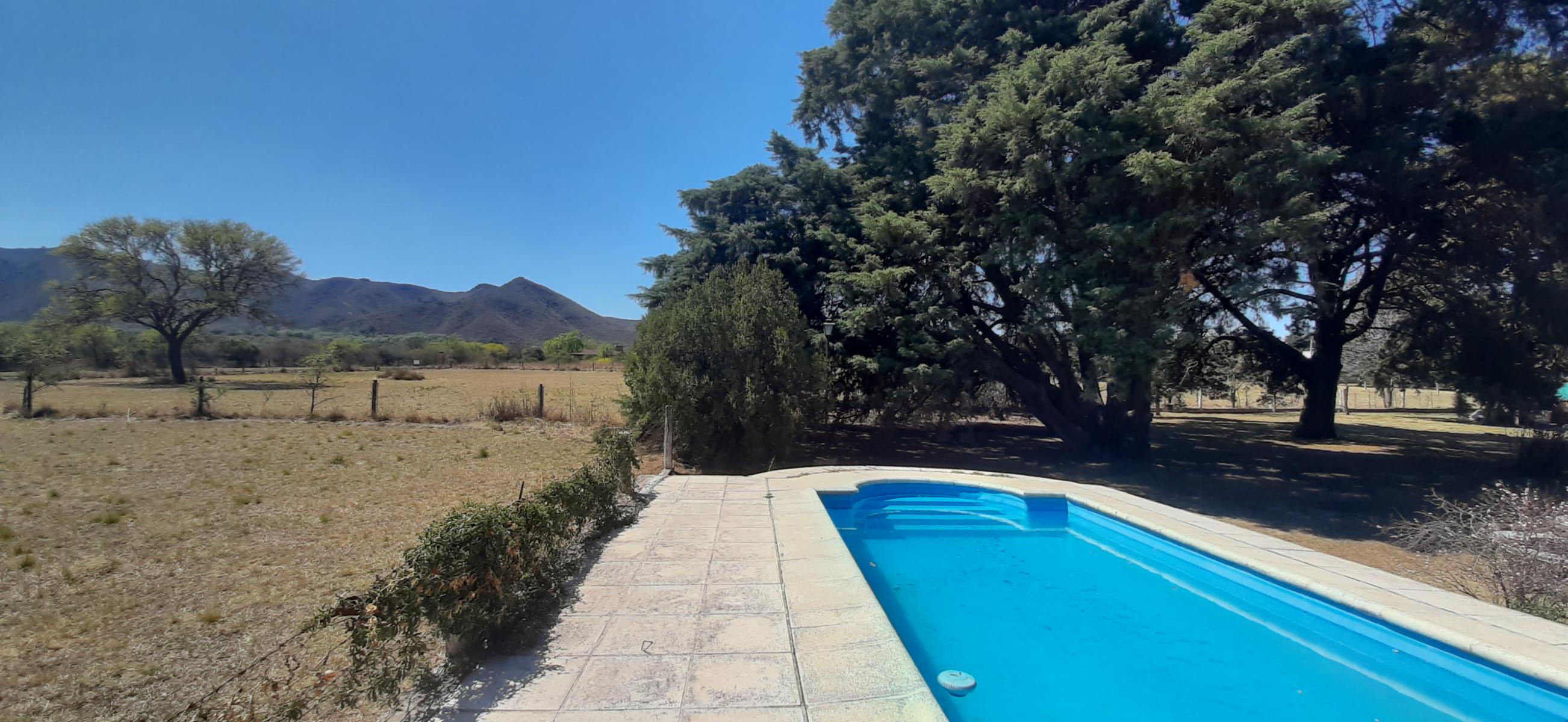 V83 - CASA 3 DORMITORIOS CON GRAN PARQUE Y PISCINA. — foto 9