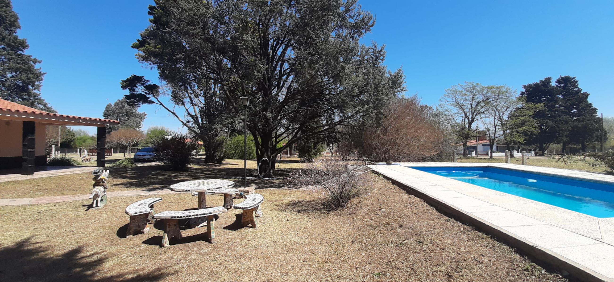 V83 - CASA 3 DORMITORIOS CON GRAN PARQUE Y PISCINA. — foto 12