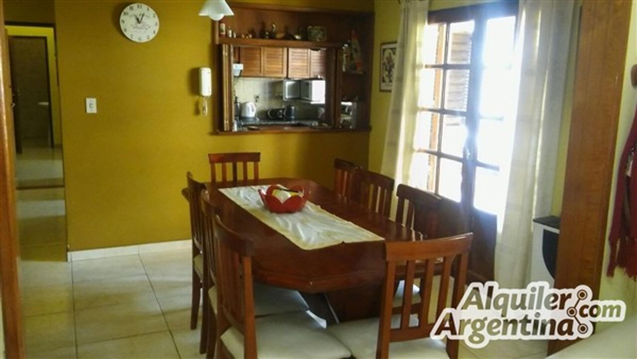 HERMOSA PROPIEDAD CÉNTRICA PARA 10-12 PERSONAS, CON PISCINA CERRADA, QUINCHO, COCHERAS Y EQUIPAMIENTO FULL — foto 15