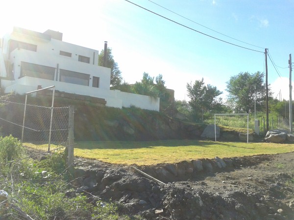 HERMOSO CHALET DE 1° CATEGORIA EN B° CERRADO DE MONTAÑA. PILETA-QUINCHO-COCHERA-CANCHA DE FUTBOL PROPIA