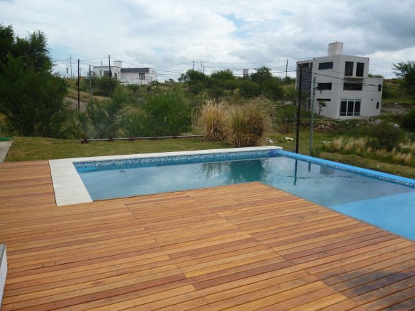 HERMOSO CHALET DE 1° CATEGORIA EN B° CERRADO DE MONTAÑA. PILETA-QUINCHO-COCHERA-CANCHA DE FUTBOL PROPIA — foto 3