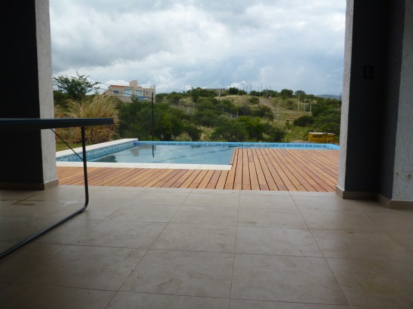 HERMOSO CHALET DE 1° CATEGORIA EN B° CERRADO DE MONTAÑA. PILETA-QUINCHO-COCHERA-CANCHA DE FUTBOL PROPIA — foto 6