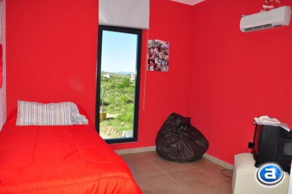 HERMOSO CHALET DE 1° CATEGORIA EN B° CERRADO DE MONTAÑA. PILETA-QUINCHO-COCHERA-CANCHA DE FUTBOL PROPIA — foto 11