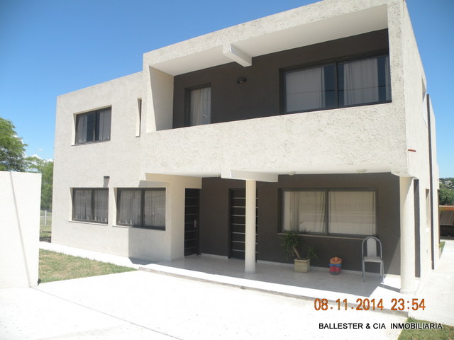 AMPLIO Y MODERNO CHALET – 3 DORMITORIOS – TERRAZA – PATIO – PISCINA – GALERIA CON ASADOR – HERMOSA VISTA — foto 3