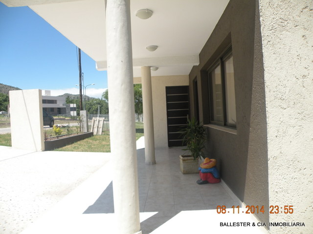 AMPLIO Y MODERNO CHALET – 3 DORMITORIOS – TERRAZA – PATIO – PISCINA – GALERIA CON ASADOR – HERMOSA VISTA — foto 4