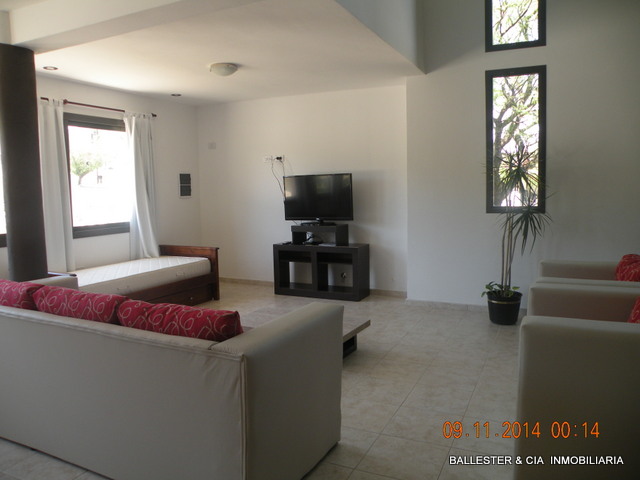 AMPLIO Y MODERNO CHALET – 3 DORMITORIOS – TERRAZA – PATIO – PISCINA – GALERIA CON ASADOR – HERMOSA VISTA — foto 7