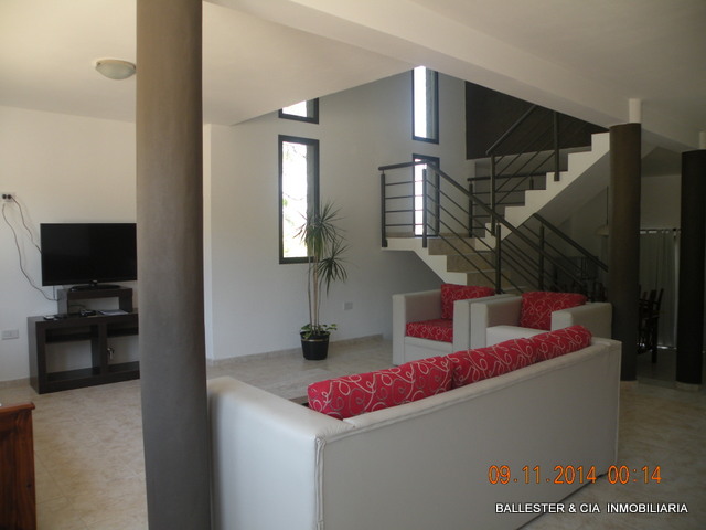 AMPLIO Y MODERNO CHALET – 3 DORMITORIOS – TERRAZA – PATIO – PISCINA – GALERIA CON ASADOR – HERMOSA VISTA — foto 8