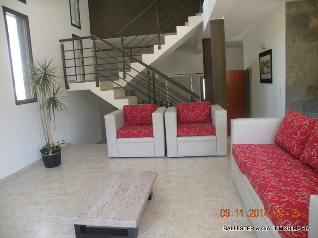 AMPLIO Y MODERNO CHALET – 3 DORMITORIOS – TERRAZA – PATIO – PISCINA – GALERIA CON ASADOR – HERMOSA VISTA — foto 9