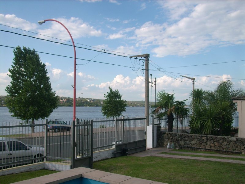CHALET FRENTE AL LAGO CON PILETA Y PARQUE – HERMOSA VISTA PARA 6/7 PERSONAS — foto 3