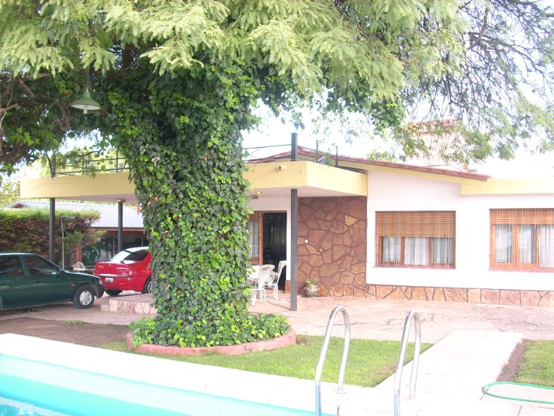 CHALET FRENTE AL LAGO CON PILETA Y PARQUE – HERMOSA VISTA PARA 6/7 PERSONAS — foto 4