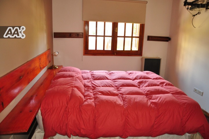 MUY LINDA CASA, CON PILETA, EN ZONA CÉNTRICA. PARA 7/8 PERSONAS — foto 8