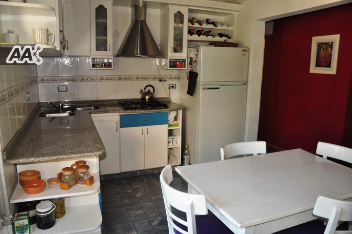 MUY LINDA CASA, CON PILETA, EN ZONA CÉNTRICA. PARA 7/8 PERSONAS — foto 9