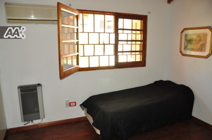 MUY LINDA CASA, CON PILETA, EN ZONA CÉNTRICA. PARA 7/8 PERSONAS — foto 12