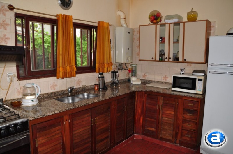 CHALET para 8 CON PARQUE, PISCINA, ASADOR, A 100 METROS DEL LAGO SAN ROQUE — foto 5