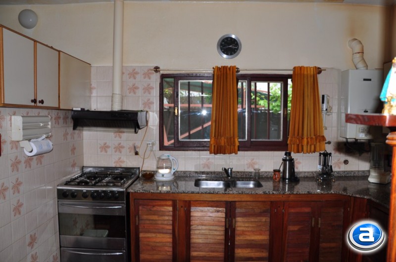 CHALET para 8 CON PARQUE, PISCINA, ASADOR, A 100 METROS DEL LAGO SAN ROQUE — foto 6