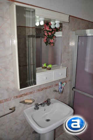 CHALET para 8 CON PARQUE, PISCINA, ASADOR, A 100 METROS DEL LAGO SAN ROQUE — foto 9