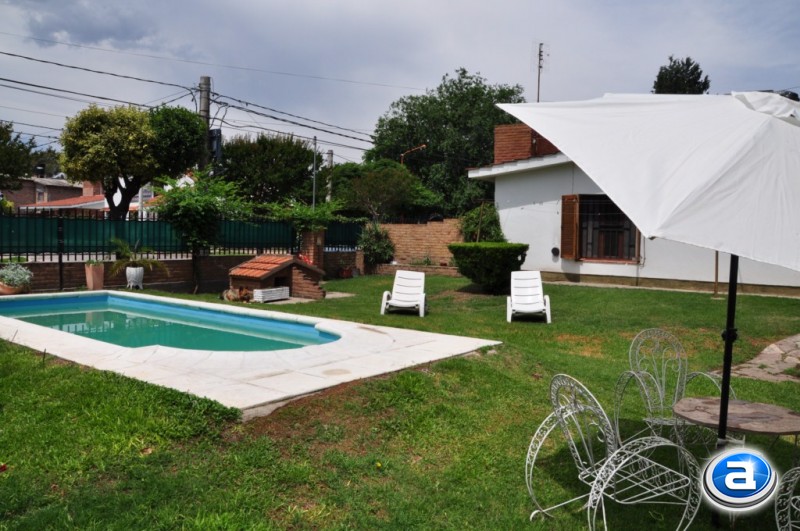 CHALET para 8 CON PARQUE, PISCINA, ASADOR, A 100 METROS DEL LAGO SAN ROQUE — foto 12