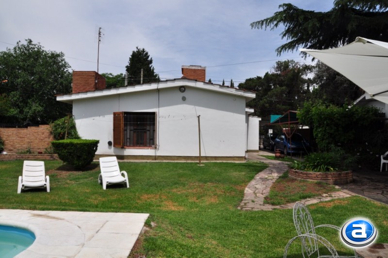 CHALET para 8 CON PARQUE, PISCINA, ASADOR, A 100 METROS DEL LAGO SAN ROQUE — foto 13