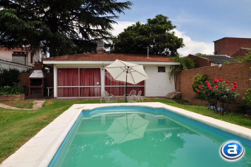 CHALET para 8 CON PARQUE, PISCINA, ASADOR, A 100 METROS DEL LAGO SAN ROQUE — foto 14