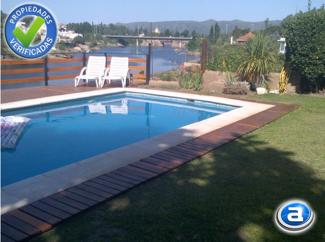 HERMOSO CHALET CON BAJADA PROPIA AL LAGO HERMOSA VISTA PANORAMICA PILETA-PARQUE-QUINCHO