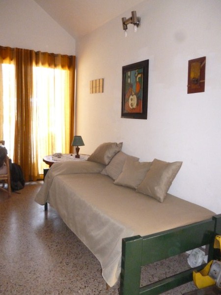 CHALET CON GRAN PARQUE – PILETA Y QUINCHO GRANDES – COCHERA PARA 10 PERSONAS — foto 2