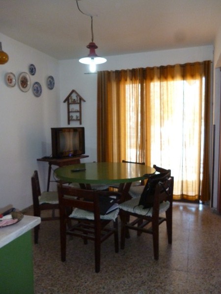 CHALET CON GRAN PARQUE – PILETA Y QUINCHO GRANDES – COCHERA PARA 10 PERSONAS — foto 3