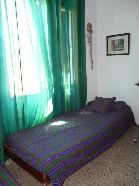 CHALET CON GRAN PARQUE – PILETA Y QUINCHO GRANDES – COCHERA PARA 10 PERSONAS — foto 7