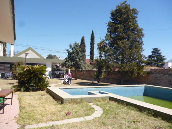 CHALET CON GRAN PARQUE – PILETA Y QUINCHO GRANDES – COCHERA PARA 10 PERSONAS — foto 14