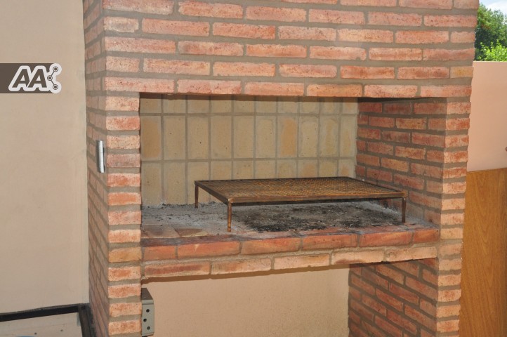 COMPLEJO TURISTICO. 2 CASAS + UN DEPTO CON COCHERA-PATIO-Y EQUIPAMIENTO FULL