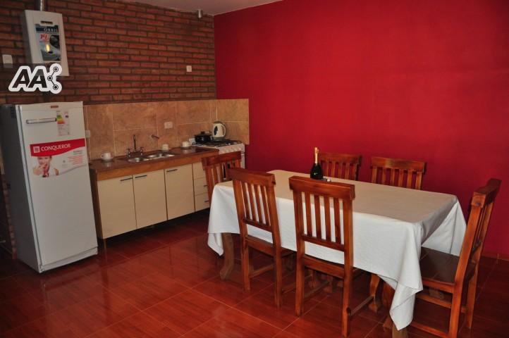 COMPLEJO TURISTICO. 2 CASAS + UN DEPTO CON COCHERA-PATIO-Y EQUIPAMIENTO FULL — foto 2