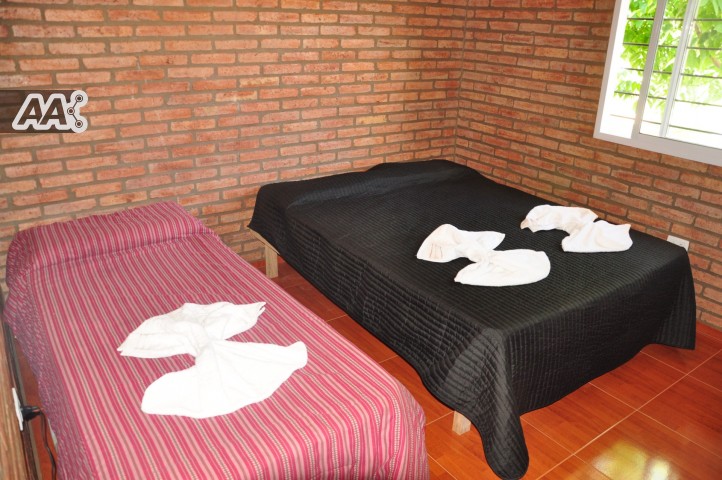 COMPLEJO TURISTICO. 2 CASAS + UN DEPTO CON COCHERA-PATIO-Y EQUIPAMIENTO FULL — foto 3