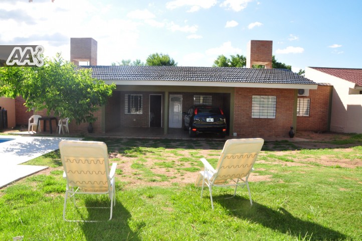 COMPLEJO TURISTICO. 2 CASAS + UN DEPTO CON COCHERA-PATIO-Y EQUIPAMIENTO FULL — foto 5