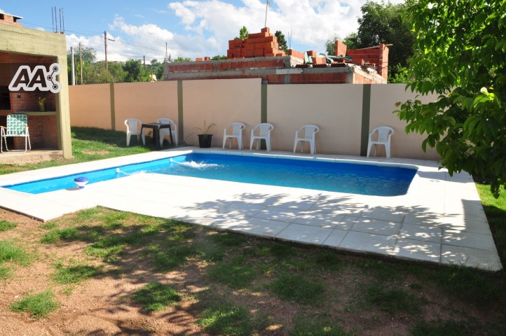 COMPLEJO TURISTICO. 2 CASAS + UN DEPTO CON COCHERA-PATIO-Y EQUIPAMIENTO FULL — foto 6