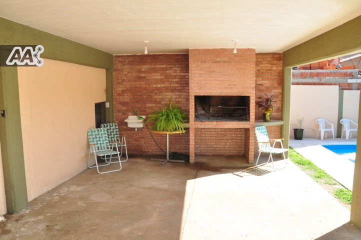 COMPLEJO TURISTICO. 2 CASAS + UN DEPTO CON COCHERA-PATIO-Y EQUIPAMIENTO FULL — foto 9