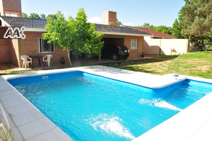 COMPLEJO TURISTICO. 2 CASAS + UN DEPTO CON COCHERA-PATIO-Y EQUIPAMIENTO FULL — foto 11